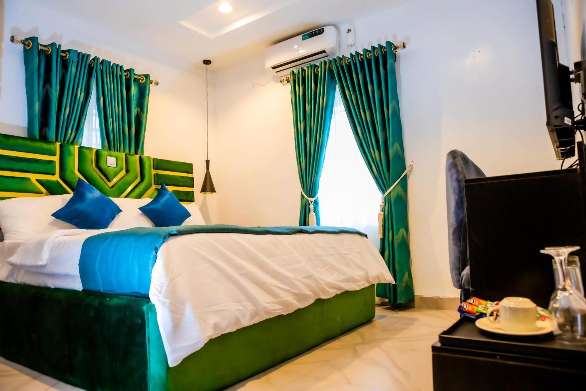 El Elyon Hotel And Suites Лагос Экстерьер фото