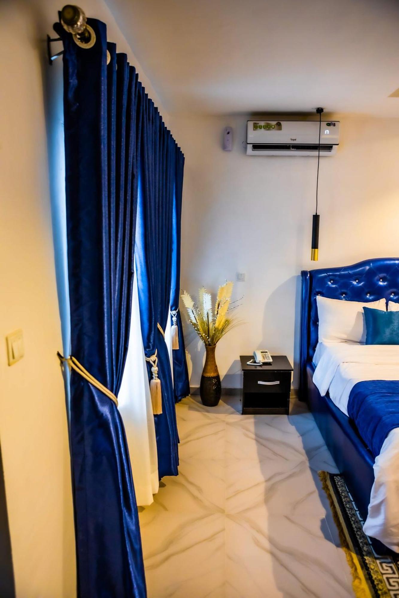 El Elyon Hotel And Suites Лагос Экстерьер фото